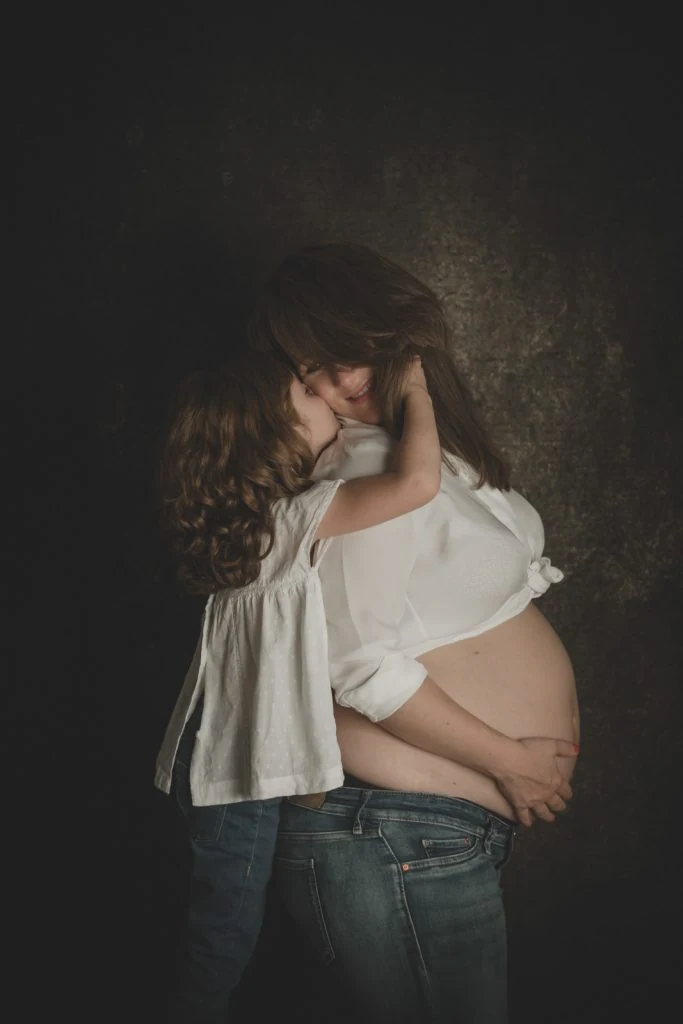 Fotografía de embarazo en estudio · retrato 8 de Gema Gaitán